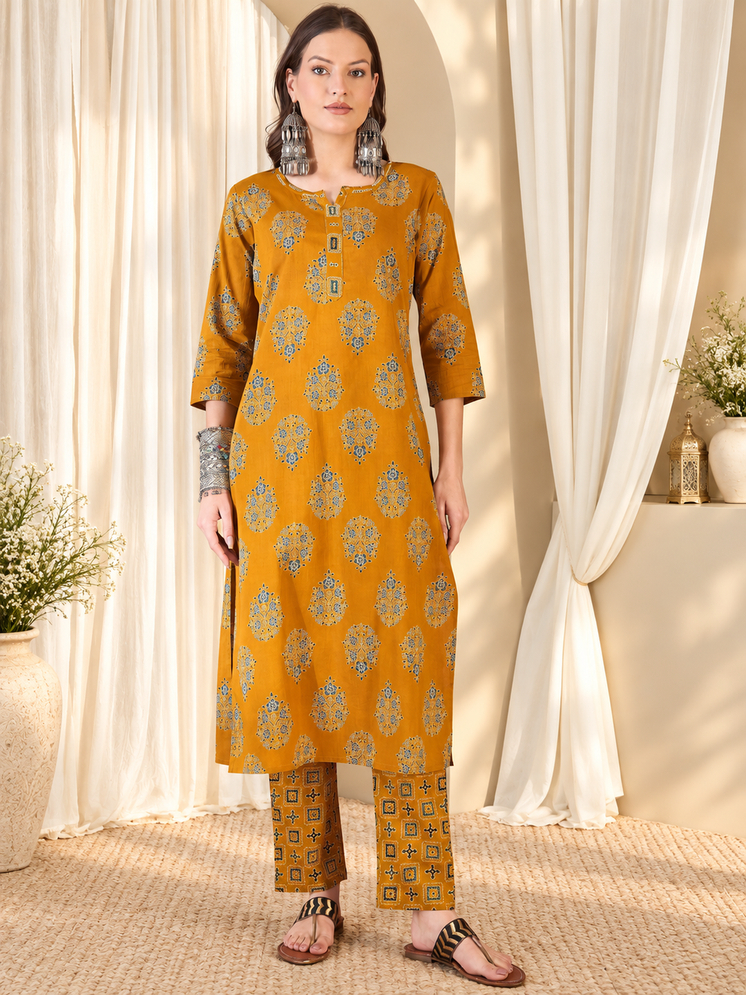 Floral Printed Notch Neck Beads and Stones Pure Cotton Kurta &amp; Trousers &amp; Dupatta