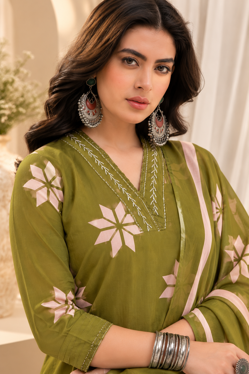 Women's Green Printed V-Neck Kurta With Trousers & Dupatta Set