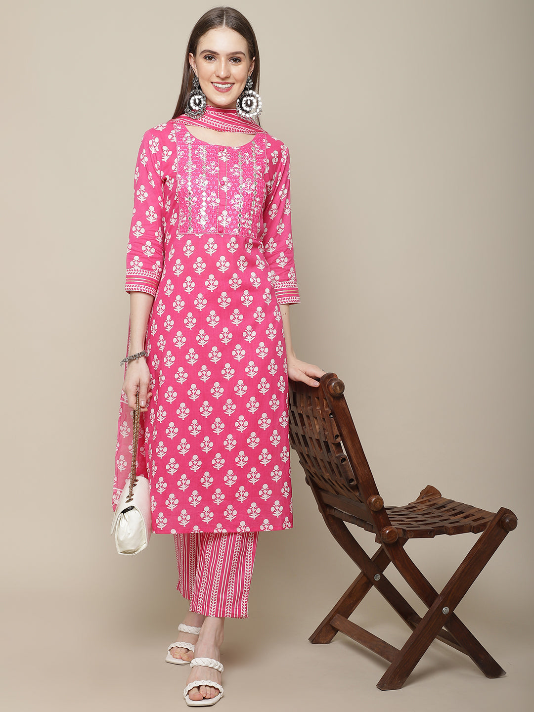 Women's Pink Floral Print Pure Cotton Straight Round Neck Kurta & Trousers With Dupatta Set