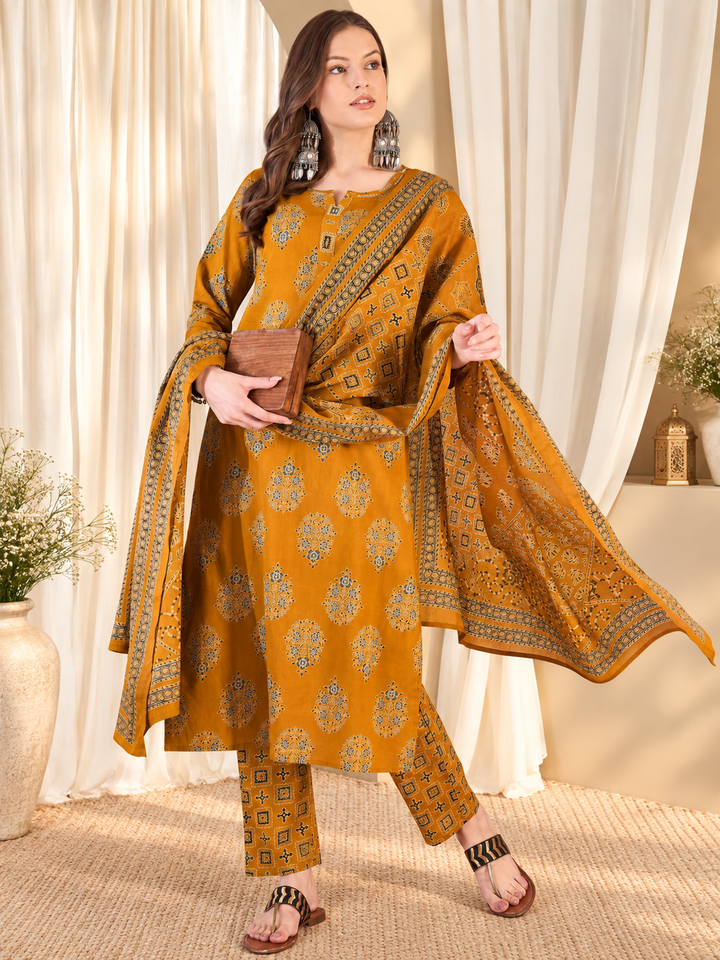 Floral Printed Notch Neck Beads and Stones Pure Cotton Kurta &amp; Trousers &amp; Dupatta