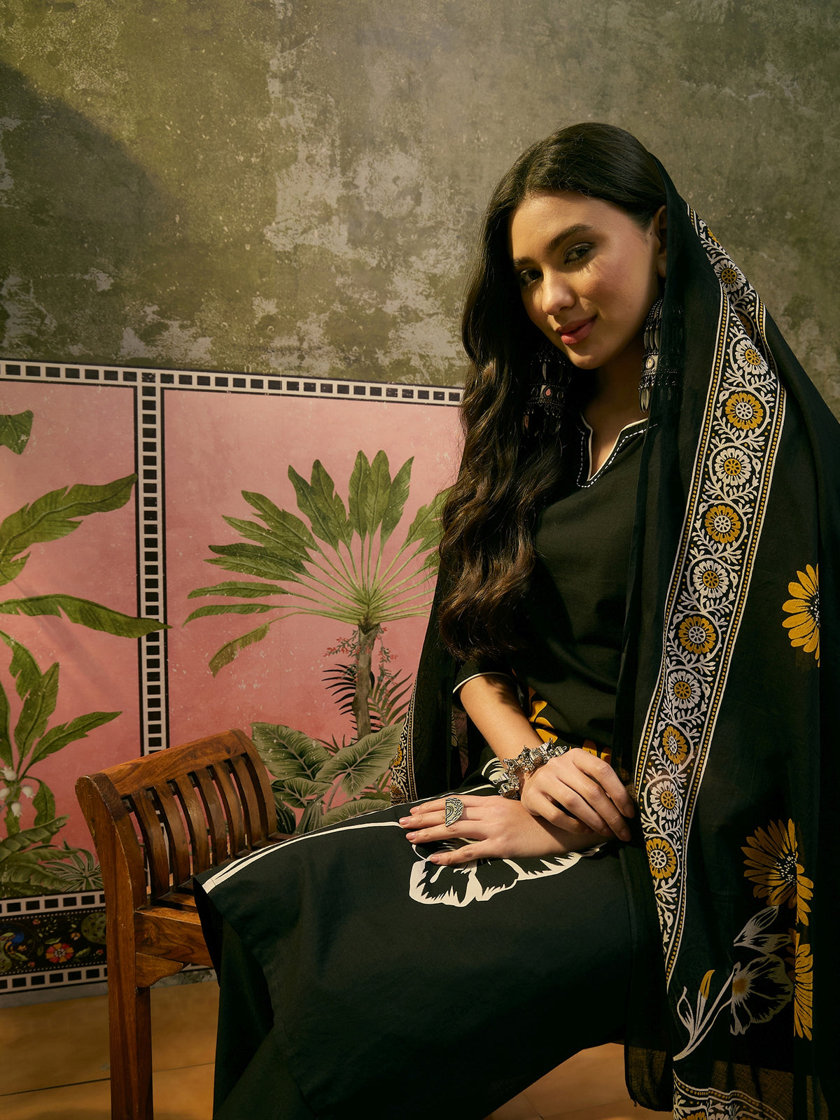 Women's Black Cotton Floral Print Round Neck Kurta & Trousers With Dupatta Set