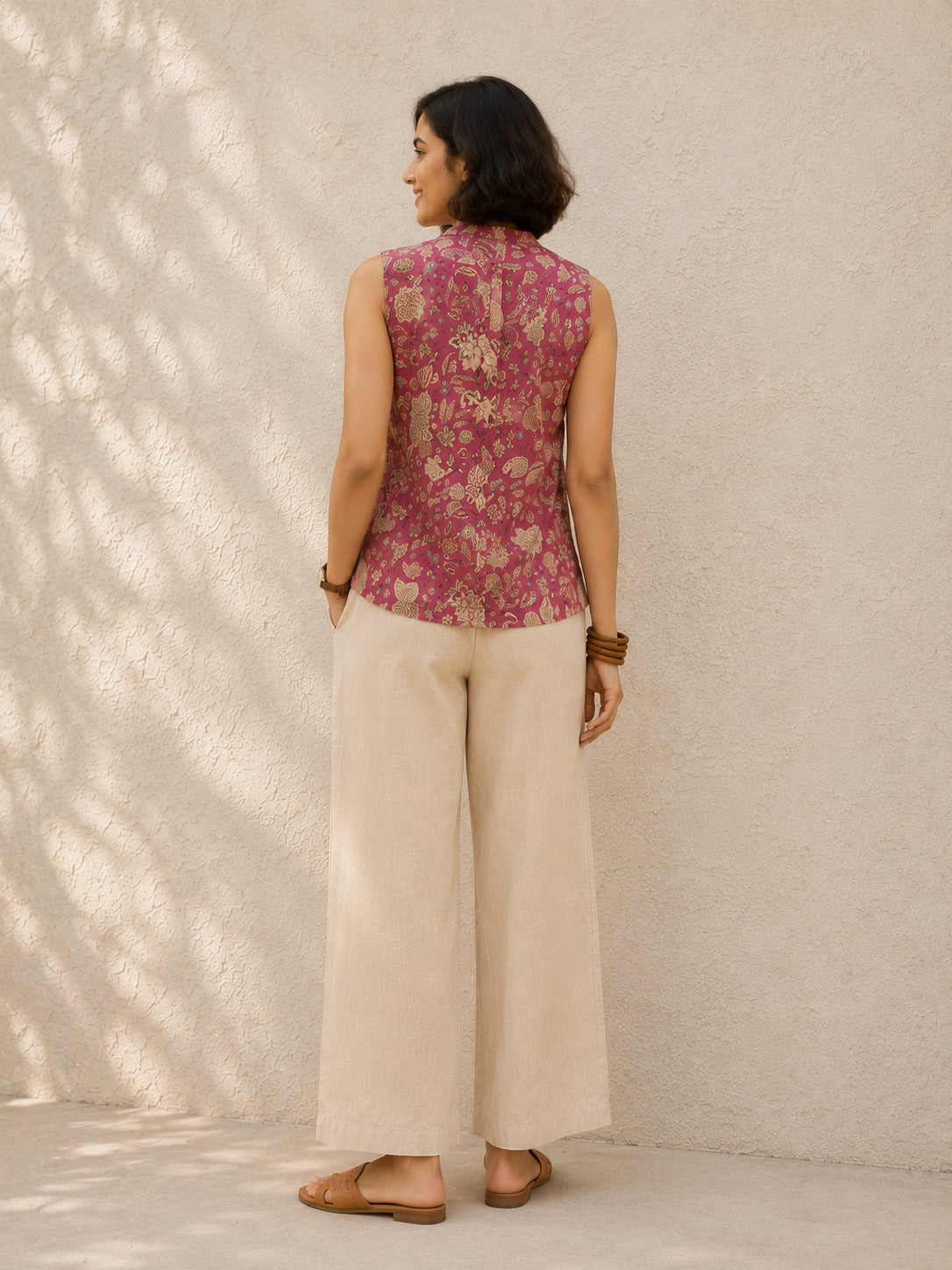 Women Mauve Pink Floral Printed Mandarin Collar Sleeveless Top