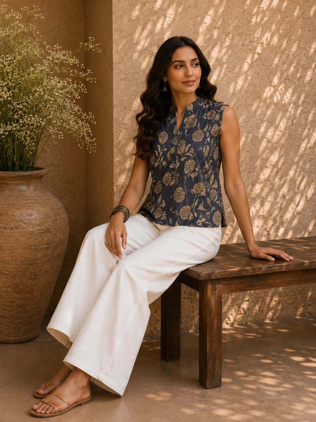 Women's Blue Floral Printed V-Neck Sleeveless Top